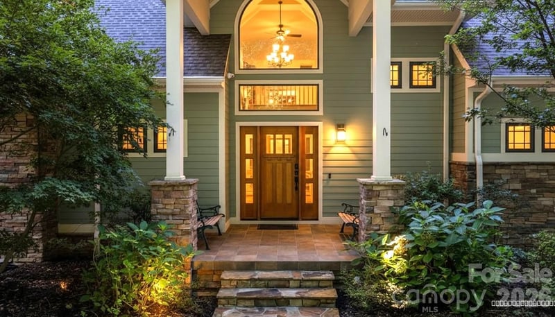 301 Gateway Dr, Hendersonville, NC 28739