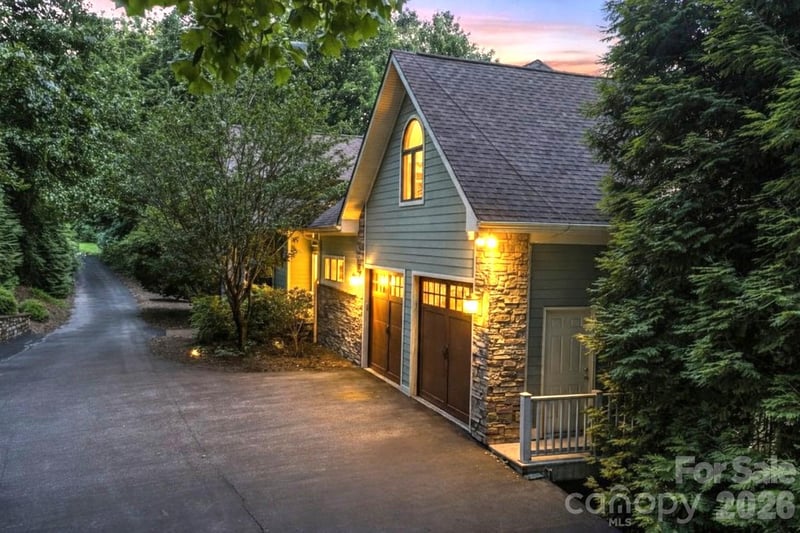 301 Gateway Dr, Hendersonville, NC 28739