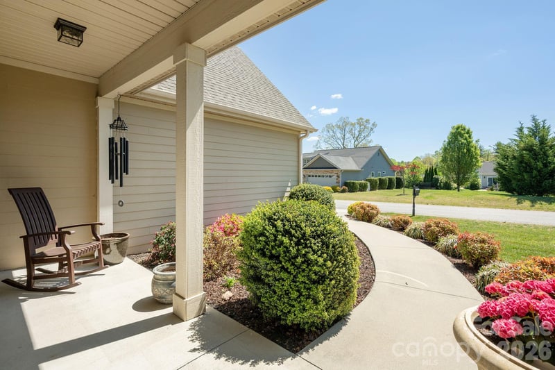 31 Black Iron Ln, Hendersonville, NC 28792