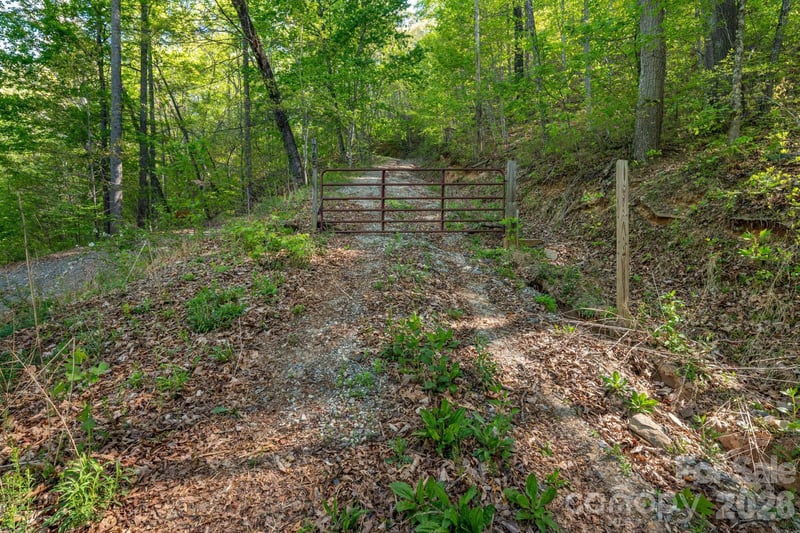 841 Laurel Spring Dr, Bryson City, NC 28713