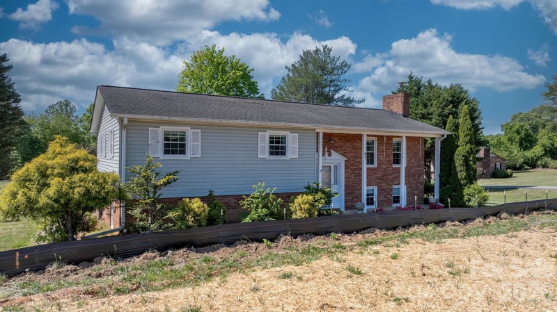 65 Pinewood Rd, Granite Falls, NC 28630