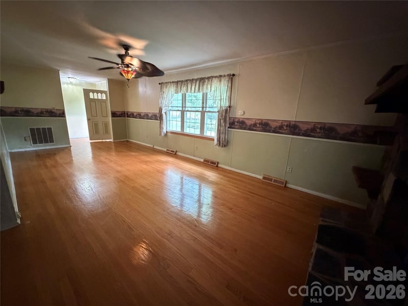 1044 Meadowbrook Ln, Newton, NC 28658