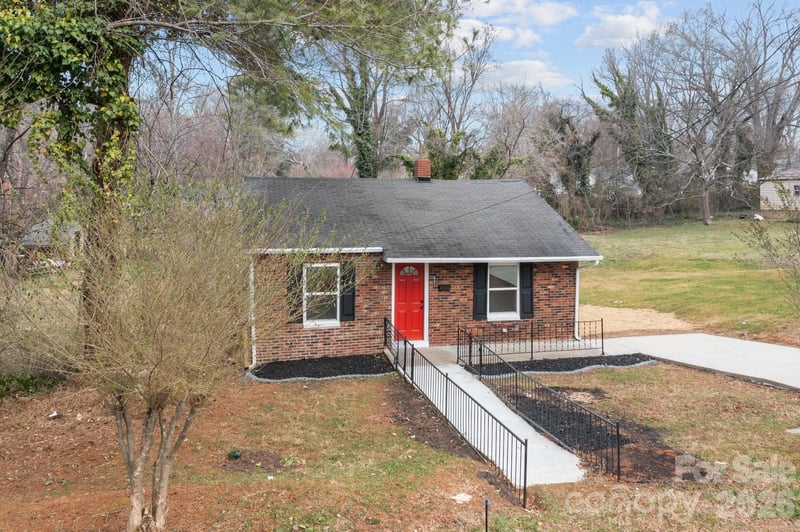 621 Sharpe St, Statesville, NC 28677
