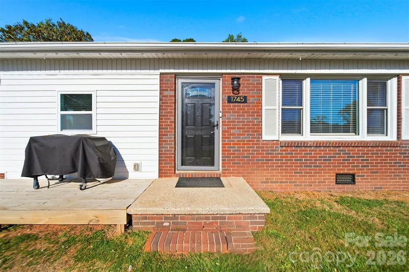 1745 26th St, Hickory, NC 28601