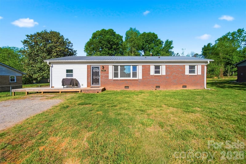 1745 26th St, Hickory, NC 28601