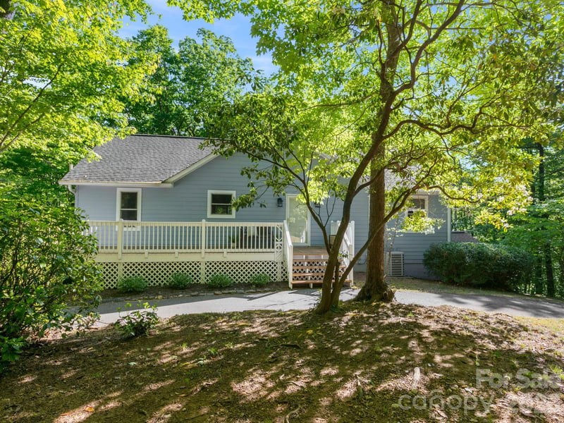 220 Jones Ct, Lake Lure, NC 28746