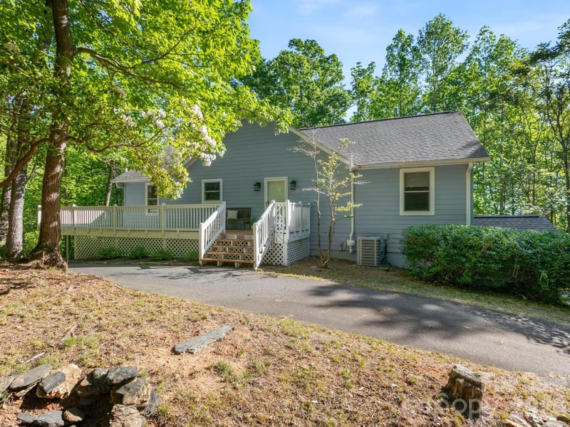 220 Jones Ct, Lake Lure, NC 28746