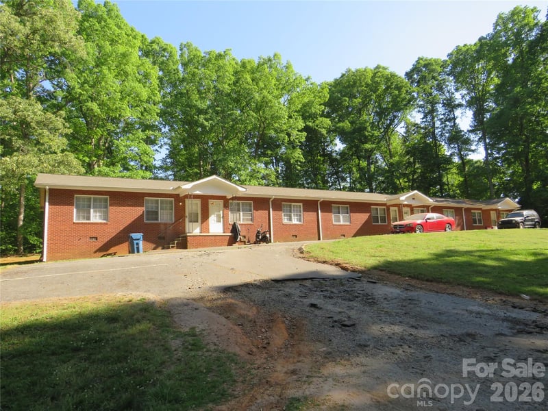 144 Nottingham Dr, Forest City, NC 28043