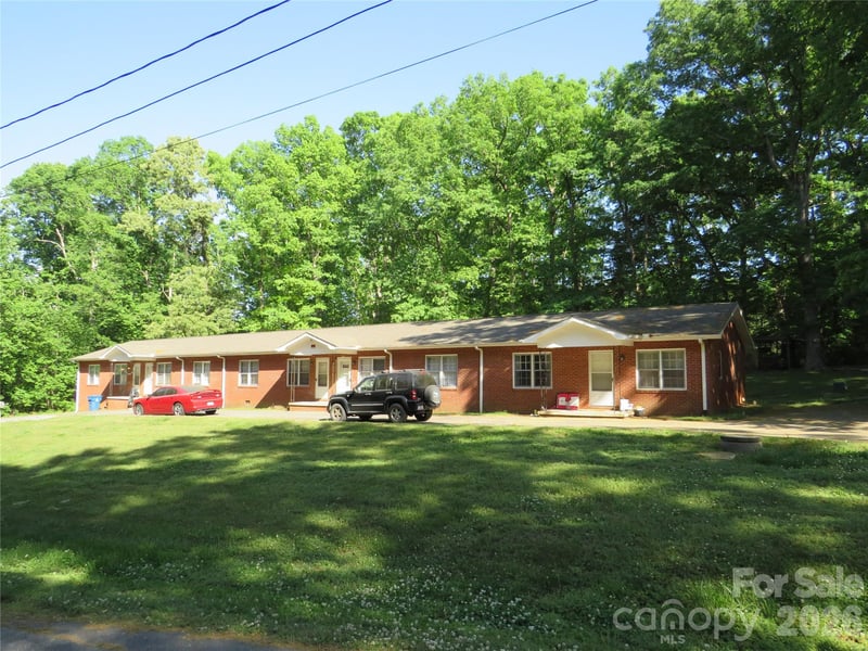 144 Nottingham Dr, Forest City, NC 28043