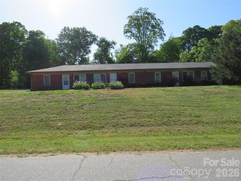 144 Nottingham Dr, Forest City, NC 28043
