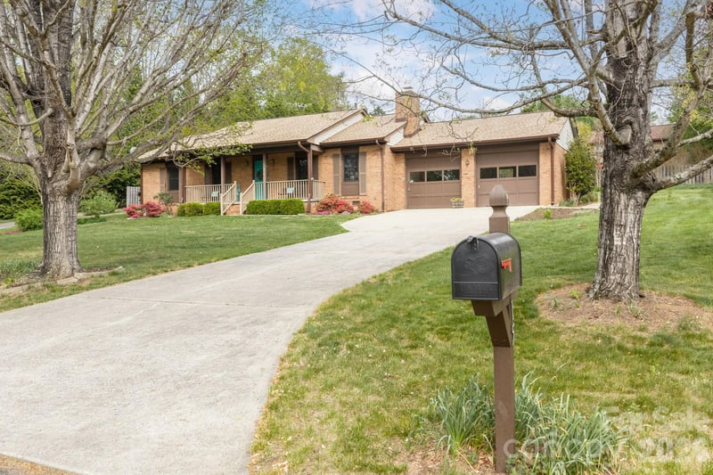 15 Pinedale Rd, Asheville, NC 28805