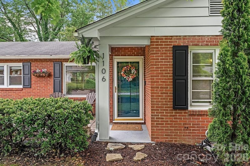 1106 Cherokee Dr, Hendersonville, NC 28739