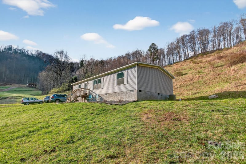 212 Ball Hollow Ln, Burnsville, NC 28714
