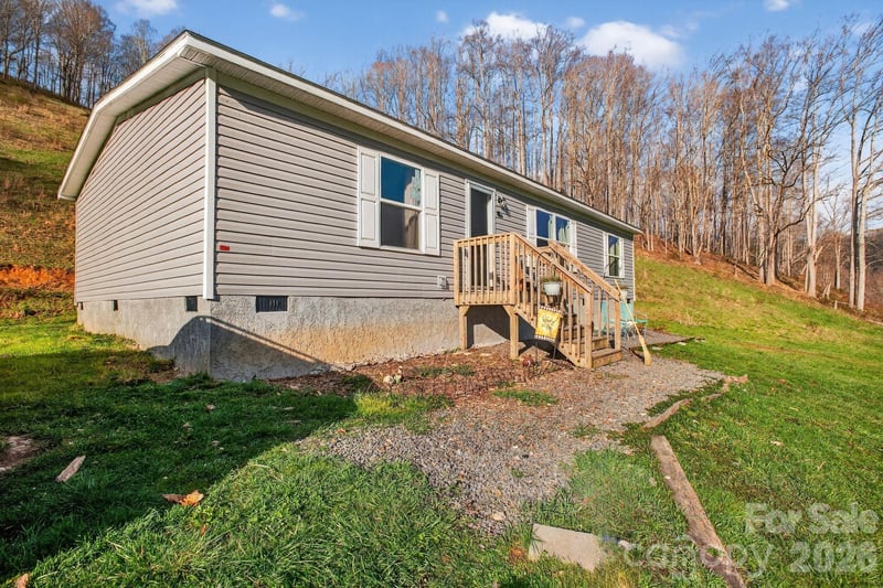 212 Ball Hollow Ln, Burnsville, NC 28714