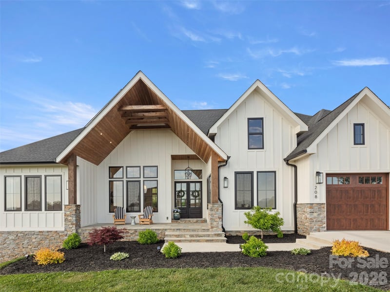 208 Majestic Ridge Rd, Mills River, NC 28759