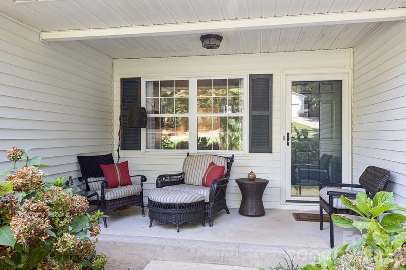 125 Mills Forest Ln, Mooresville, NC 28117