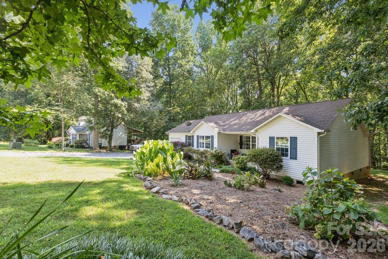 125 Mills Forest Ln, Mooresville, NC 28117