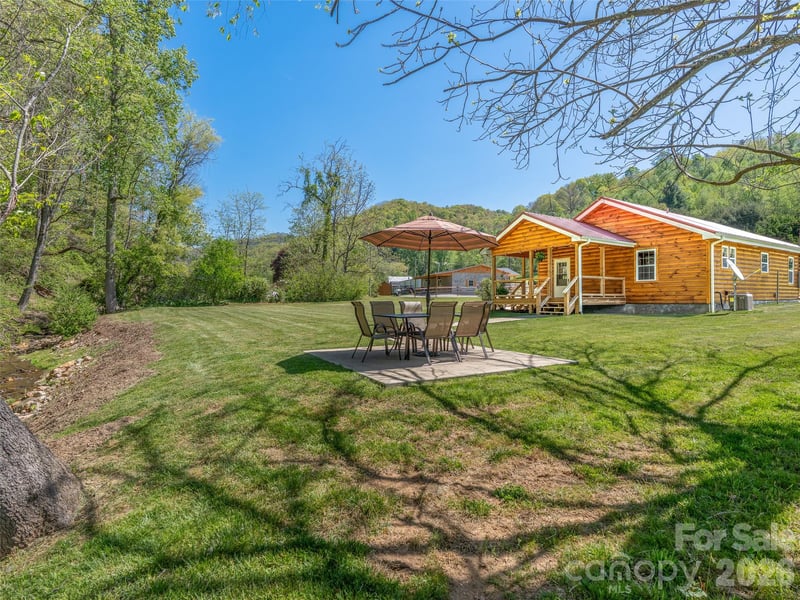 5881 Us 23 Hw, Mars Hill, NC 28754