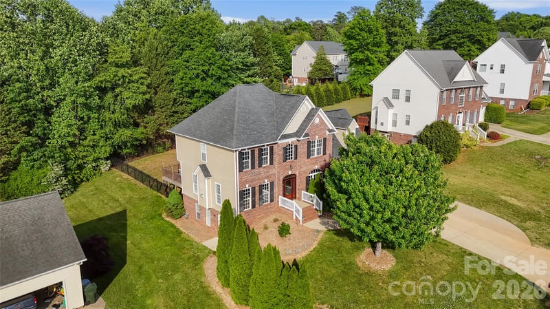 2604 Ironwood Dr, Hickory, NC 28602