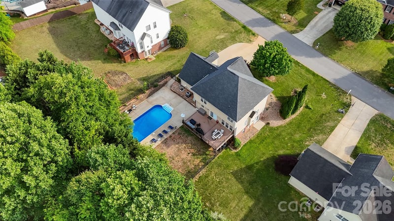 2604 Ironwood Dr, Hickory, NC 28602