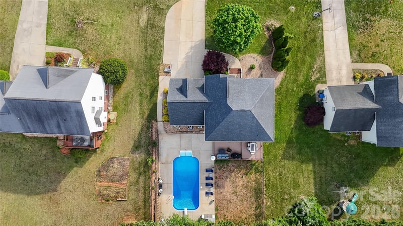 2604 Ironwood Dr, Hickory, NC 28602