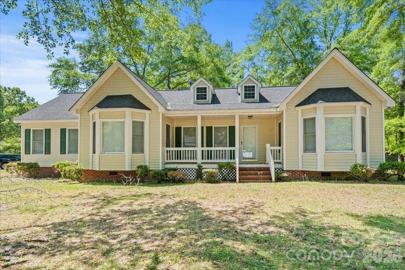 570 Coach Rd, Cheraw, SC 29520