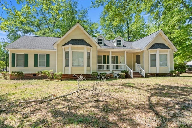 570 Coach Rd, Cheraw, SC 29520