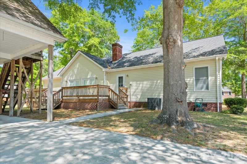 570 Coach Rd, Cheraw, SC 29520
