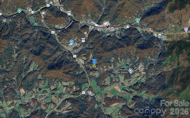 18 Indian Hills Dr, Whittier, NC 28789