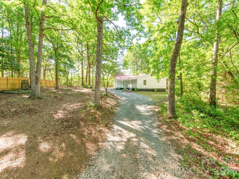 2124 Shoal Rd, Lincolnton, NC 28092