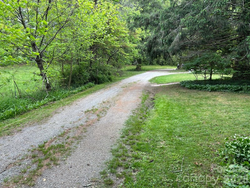 104 Turley Falls Rd, Hendersonville, NC 28739