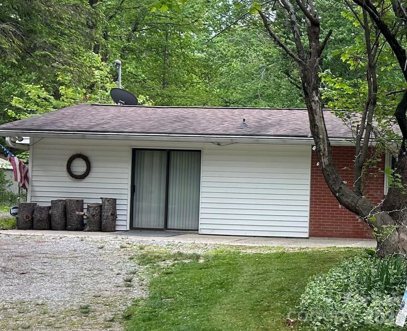 104 Turley Falls Rd, Hendersonville, NC 28739