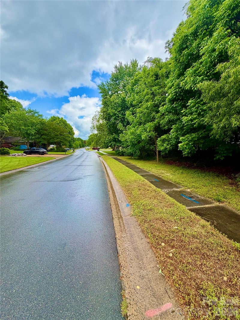 1808 Brandywine Dr, Matthews, NC 28105