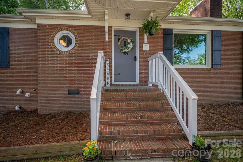 704 Dogwood Ave, Lincolnton, NC 28092