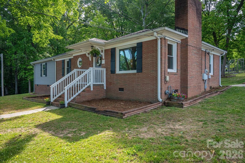 704 Dogwood Ave, Lincolnton, NC 28092
