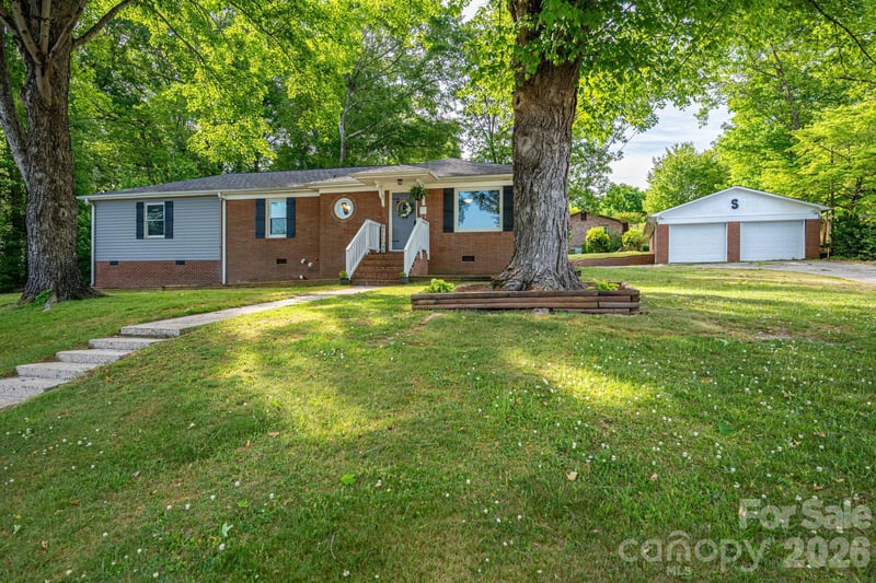 704 Dogwood Dr, Lincolnton, NC 28092
