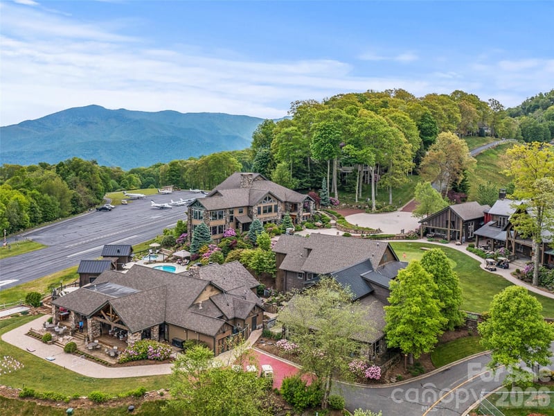 81 Creekside Way #F-101, Burnsville, NC 28714