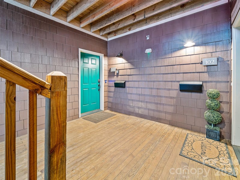 81 Creekside Way #F-101, Burnsville, NC 28714