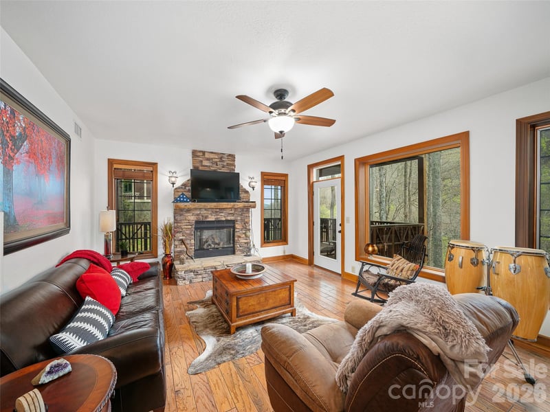 81 Creekside Way #F-101, Burnsville, NC 28714