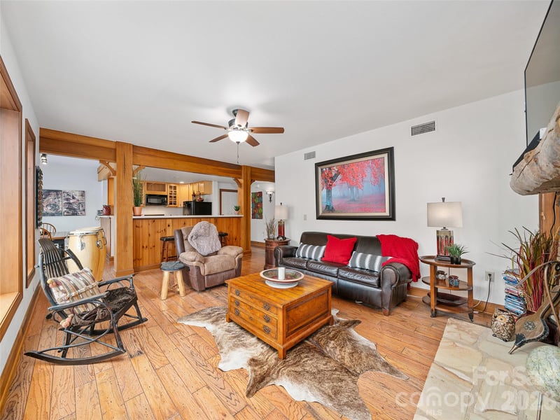 81 Creekside Way #F-101, Burnsville, NC 28714