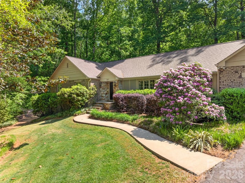537 Saint Cloud Dr, Statesville, NC 28625
