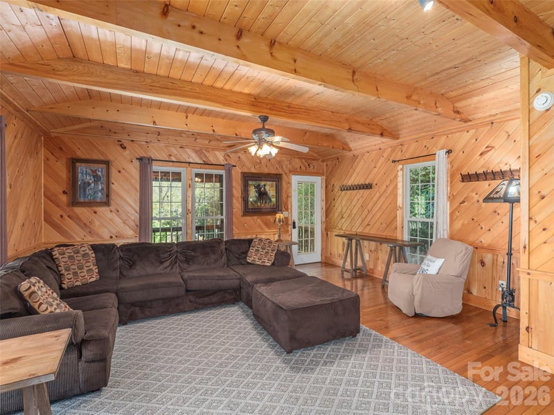 240 Plott Balsam Rd, Maggie Valley, NC 28751