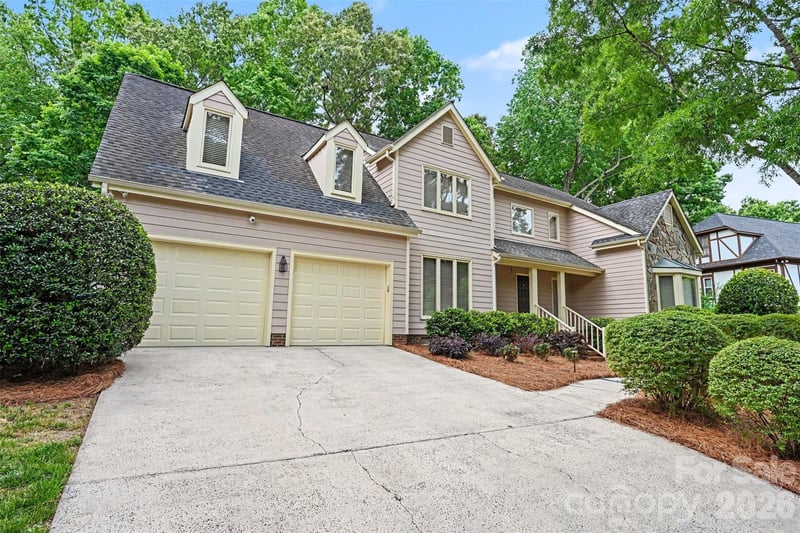 212 Rose Arbor Ln, Matthews, NC 28105