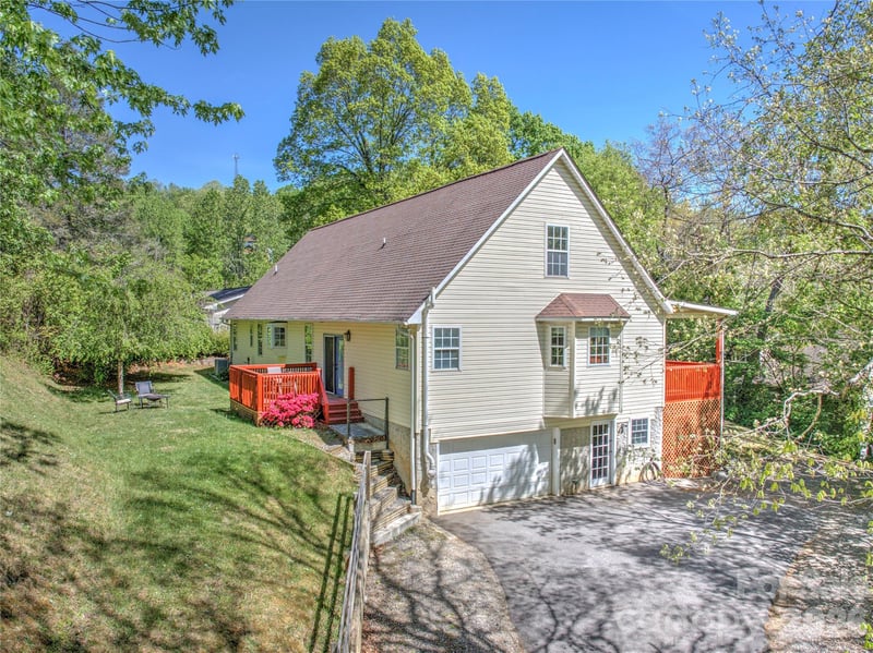 64 Wyoming Rd, Asheville, NC 28803