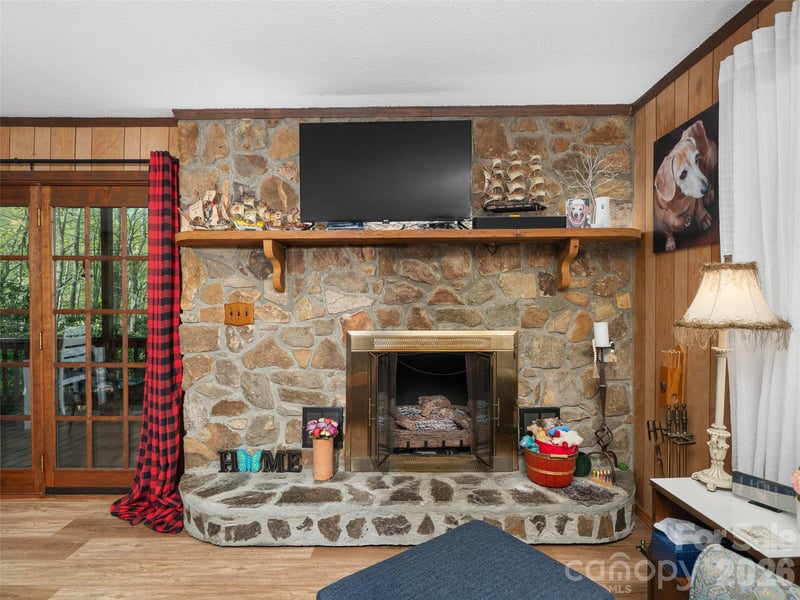 376 Hoot Owl Rd, Spruce Pine, NC 28777