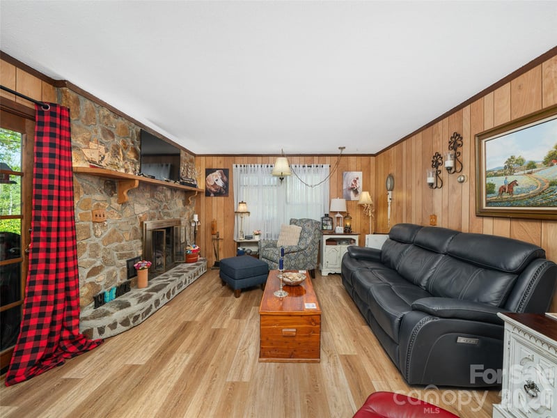 376 Hoot Owl Rd, Spruce Pine, NC 28777