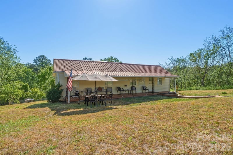 103 J A Ross St, Morganton, NC 28655