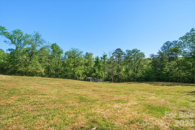 103 J A Ross St, Morganton, NC 28655