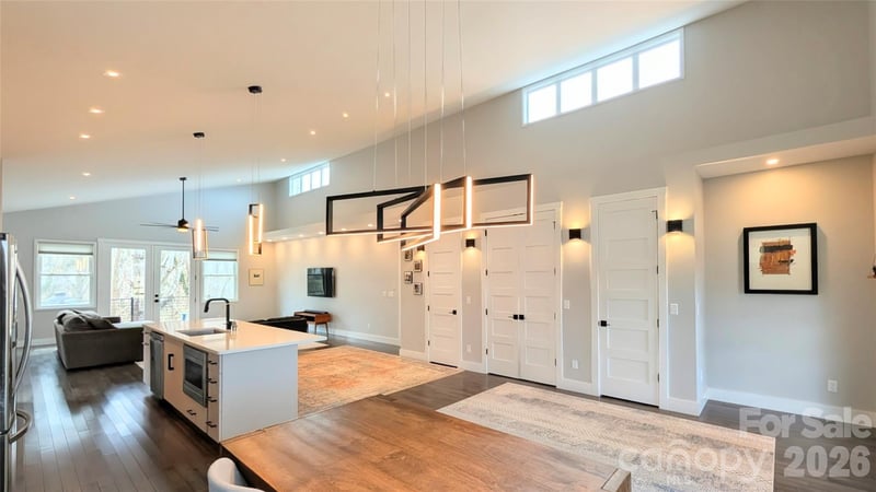 206 Flathouse Dr, Asheville, NC 28804