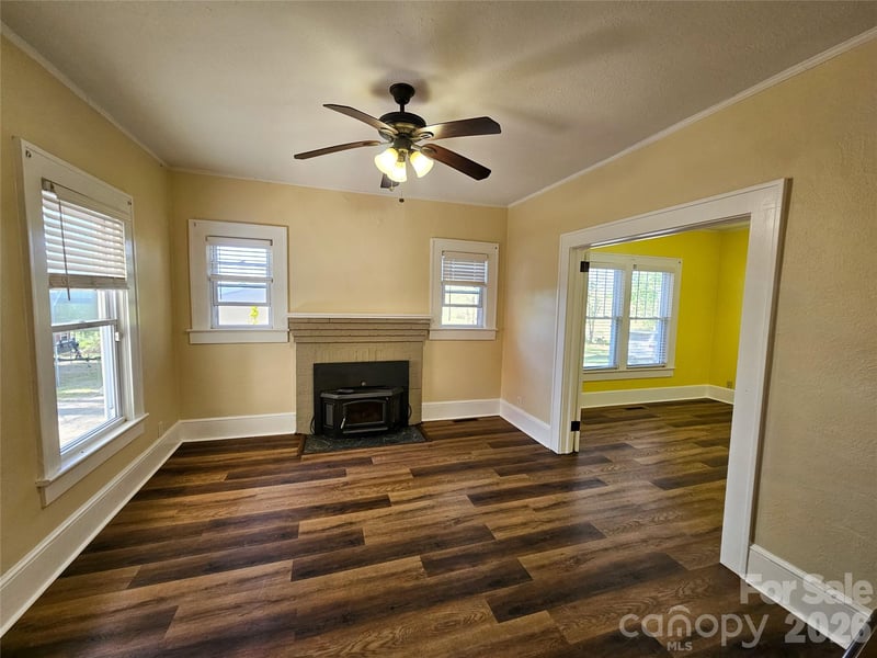 5185 Old Haywood Rd, Mills River, NC 28759